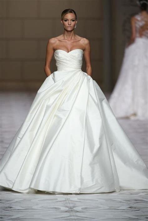 abito da sposa versace prezzi|MODELLI SPOSA ATELIER VERSACE.